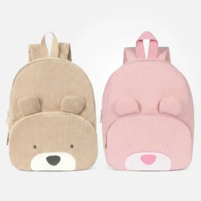 Zainetti a forma di orsetto nei colori marrone nocciola e rosa confetto affiancati