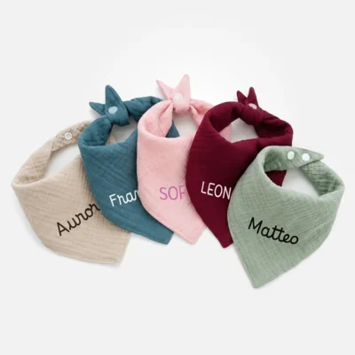 Bavaglini bandana in mussola nei cinque colori disponibili