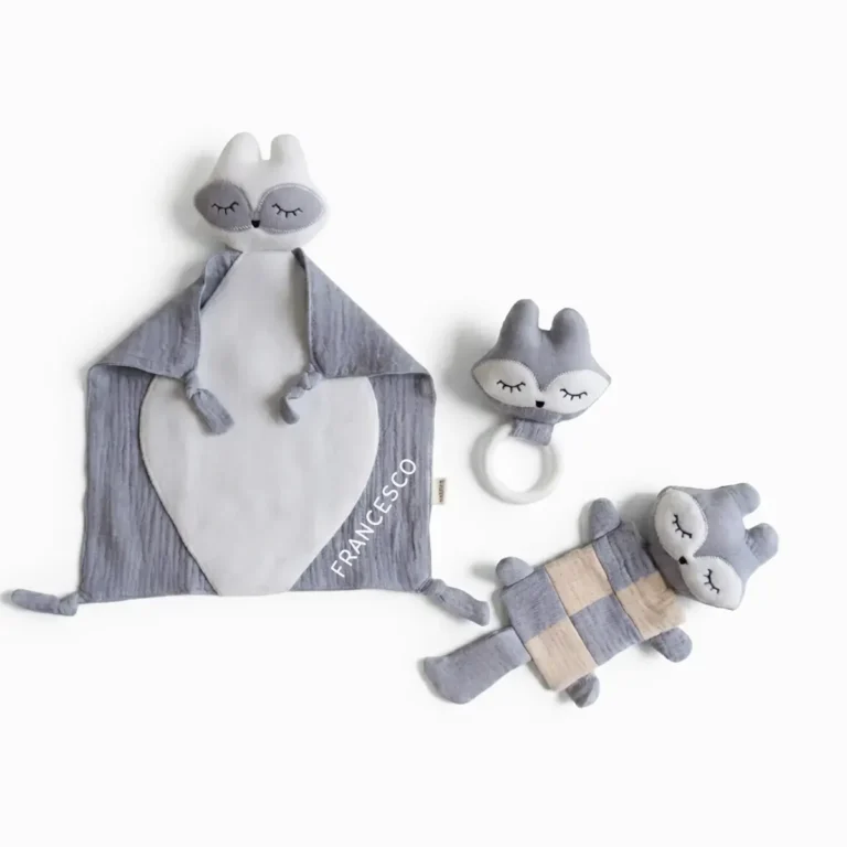 Set nascita personalizzato grigio chiaro con doudou, sonaglio e anello dentizione