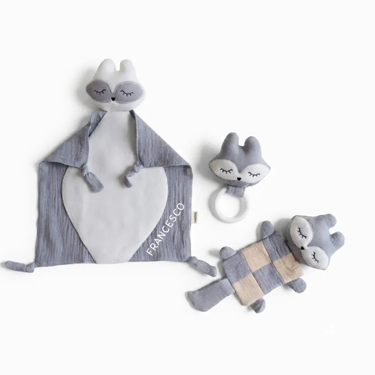 Set nascita personalizzato grigio chiaro con doudou, sonaglio e anello dentizione